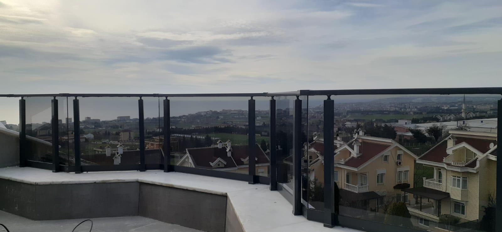 Küpeşte camlı korkuluk 1